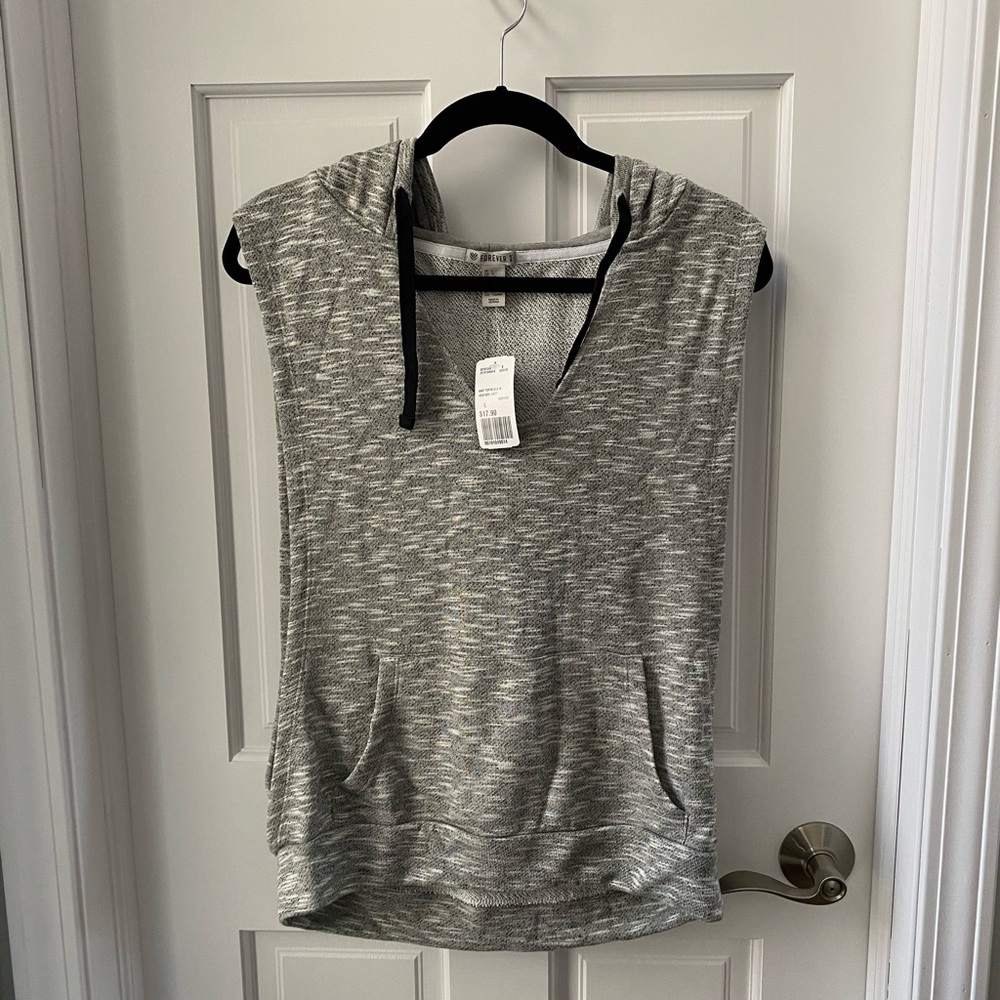 Athletic sleeveless v-neck pullover with hood